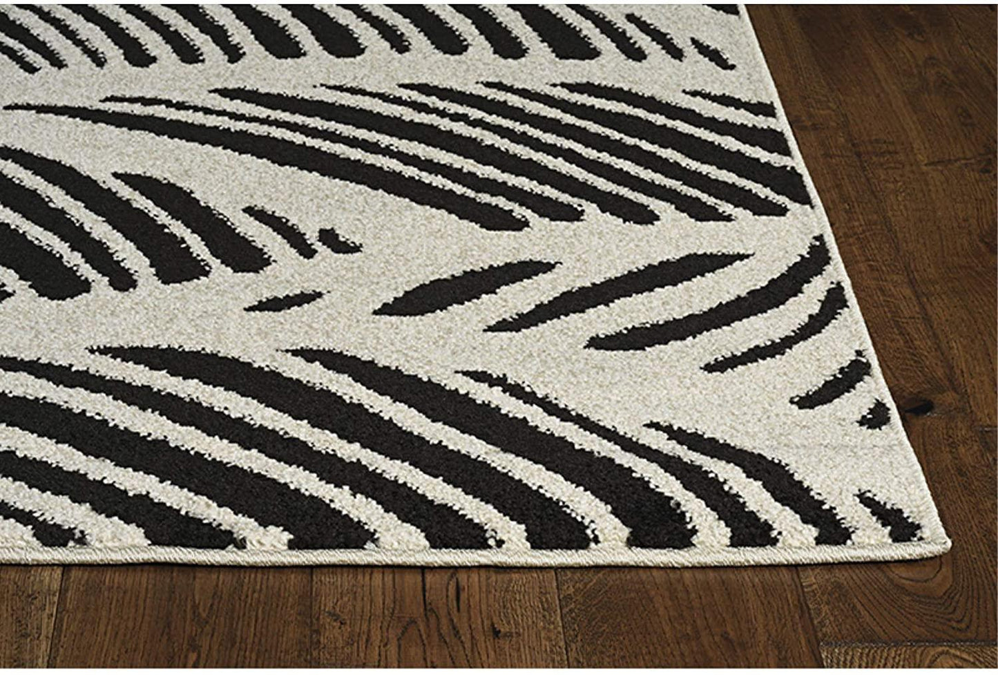 2'x4' Black White Machine Woven UV Treated Tropical Palm Leaves Indoor Outdoor Accent Rug - AFS